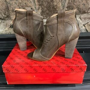Guess Olevar Medium Brown Leather Heeled Ankle Boot Women's 7.5M New in Box